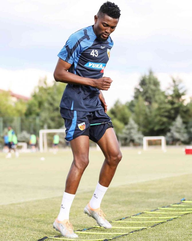 Kayserispor Antrenmanlarını Sürdürüyor
