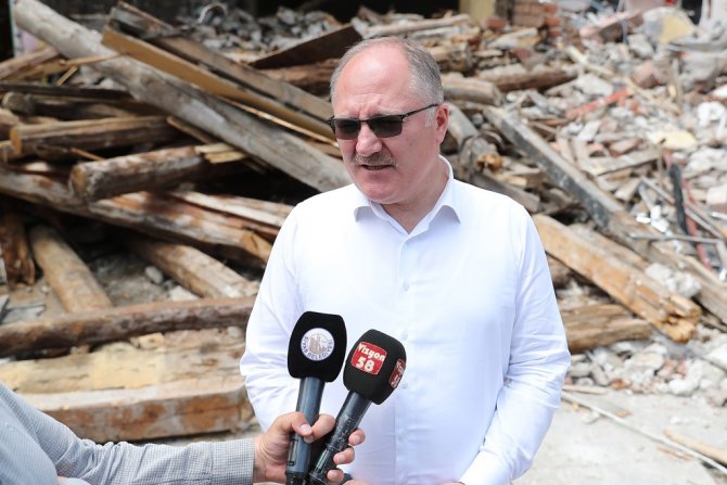 Tarihi Taşhan’ın Çevresi Genişletiliyor