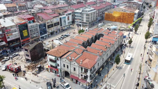 Tarihi Taşhan’ın Çevresi Genişletiliyor