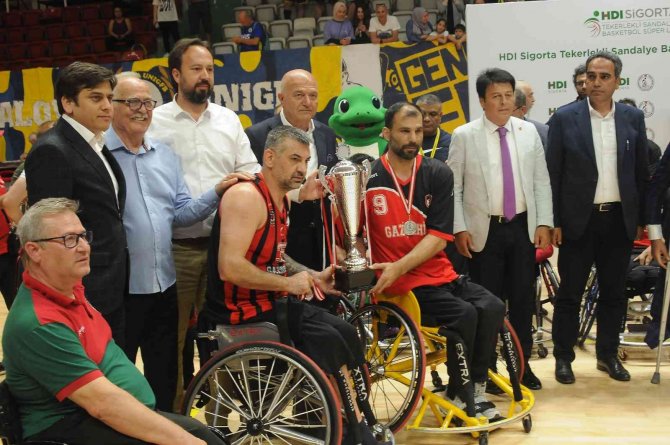 Tekerlekli Sandalye Basketbol Süper Ligi Şampiyonu Fenerbahçe Oldu