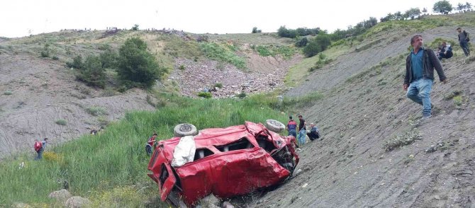 Tokat’ta Minibüs Uçuruma Yuvarlandı. 4 Ölü, 1 Yaralı