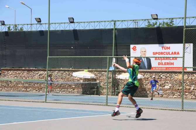 Efeler’de Tenis Turnuvası Başladı