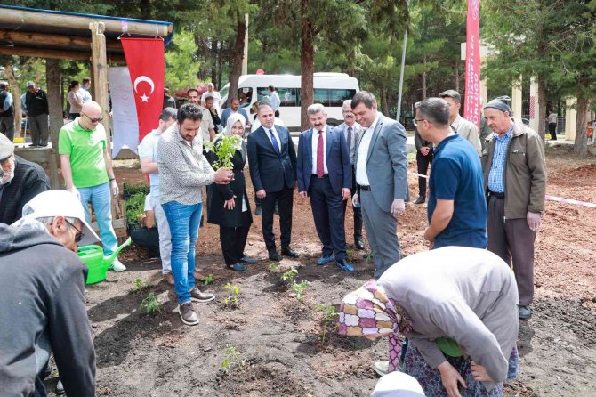 Ata Tohumları Atalarımızın Ellerinden Toprakla Buluştu