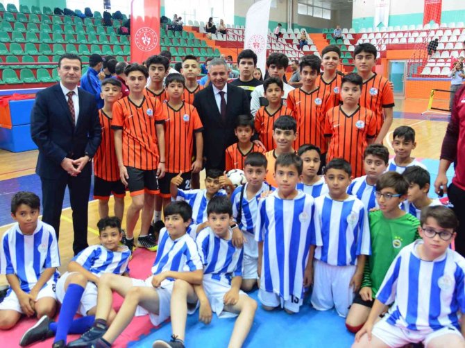 Vali Mete Buhara: "Çocuklarımız, Sportif Aktivitelerle Dolu Dolu Yaz Tatili Geçirsin"