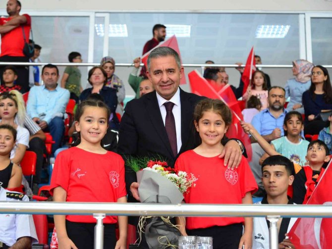 Vali Mete Buhara: "Çocuklarımız, Sportif Aktivitelerle Dolu Dolu Yaz Tatili Geçirsin"