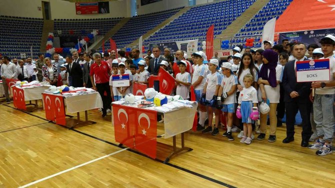 Van’da “Yaz Spor Okulları” Açılış Programı Düzenlendi