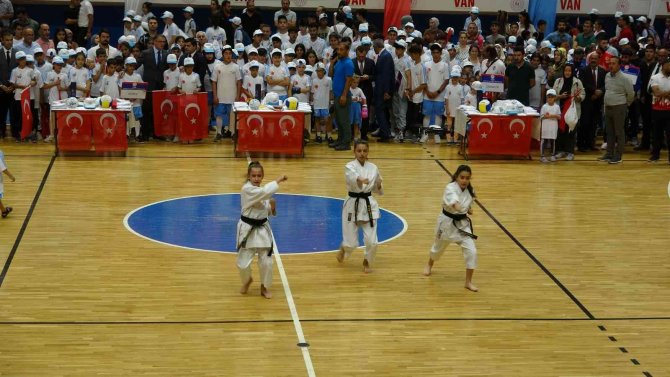 Van’da “Yaz Spor Okulları” Açılış Programı Düzenlendi