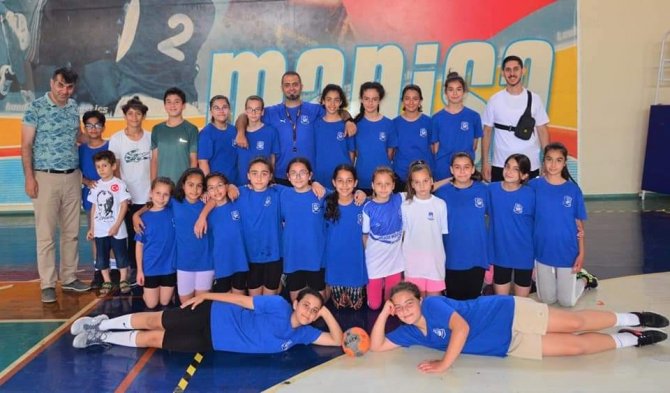Yunusemreli Kız Hentbolcular Uluslararası Turnuvaya Katılacak