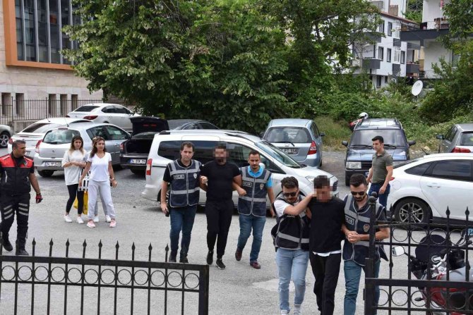 Maskeli Silahlı Saldırganlar Adliyeye Sevk Edildi