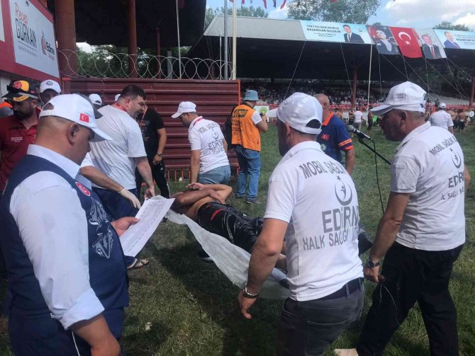 Sakatlanan Pehlivan Hastaneye Kaldırıldı