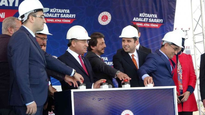Bakan Bozdağ: "Türkiye Cumhuriyeti Onurlu Bir Tavır Ortaya Koymuştur"