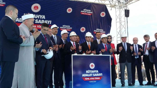 Bakan Bozdağ: "Türkiye Cumhuriyeti Onurlu Bir Tavır Ortaya Koymuştur"