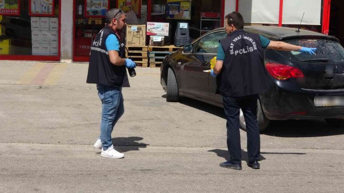 Park Halindeki Otomobiller Kurşunların Hedefi Oldu