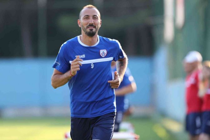 Ahmet İ̇lhan Özek: "Şampiyon Olarak Adımızı Tarihe Yazdırmak İstiyoruz"