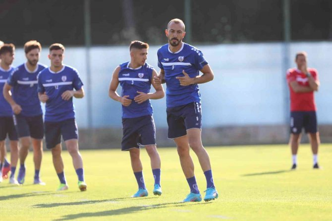 Ahmet İ̇lhan Özek: "Şampiyon Olarak Adımızı Tarihe Yazdırmak İstiyoruz"