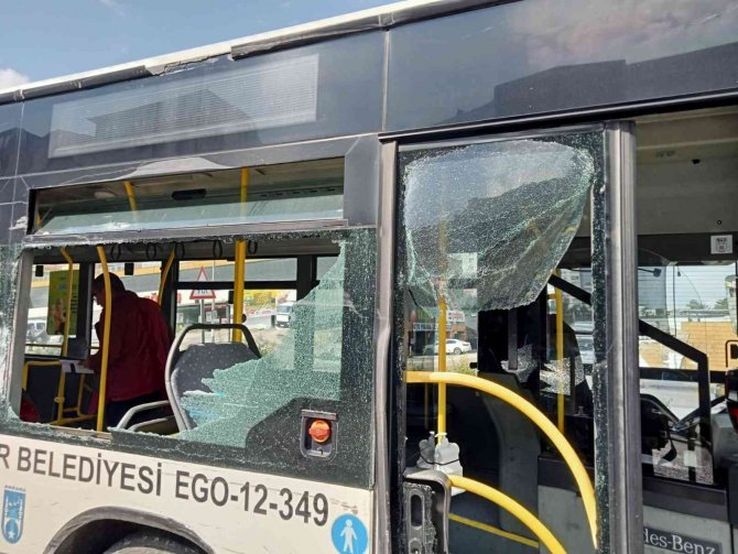 Ankara’da Belediye Otobüsü İle Beton Mikserinin Çarpışma Anı Kamerada