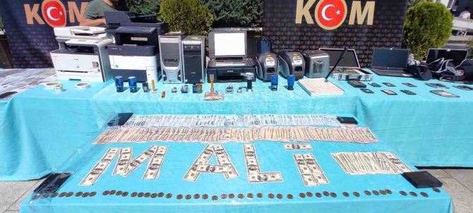 İ̇stanbul’da Yabancı Uyruklu Kişilere Sahte Evrak Hazırlayan Şebeke Çökertildi