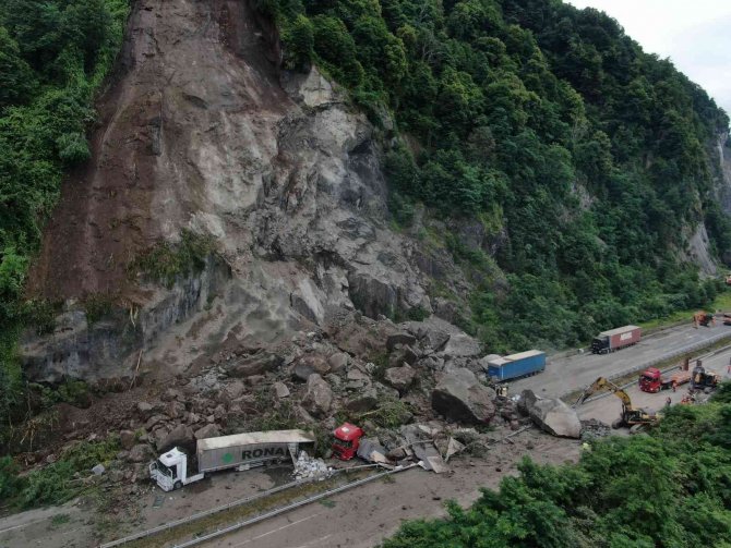 Artvin’deki Heyelan Bölgesi Havadan Görüntülendi
