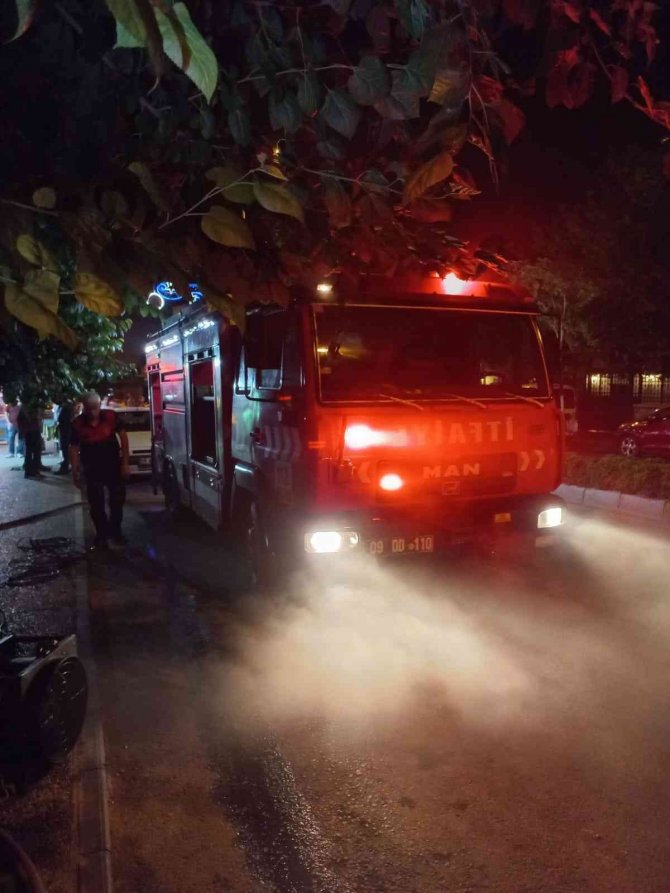 Metruk Binada Çıkan Yangın Panikletti