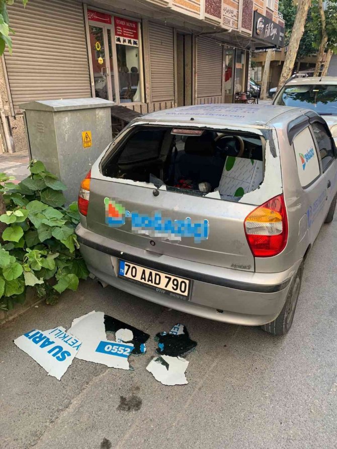Bağcılar’da 1 Dakikada Aracın Camını Kırıp İçindekileri Çaldılar: O Anlar Kamerada