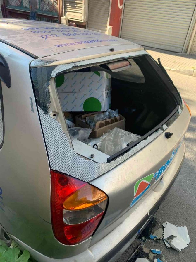 Bağcılar’da 1 Dakikada Aracın Camını Kırıp İçindekileri Çaldılar: O Anlar Kamerada