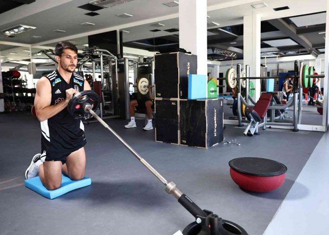 Beşiktaş Salonda Çalıştı