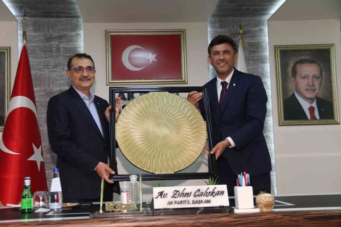 Enerji Ve Tabii Kaynaklar Bakanı Dönmez Ak Parti Eskişehir İ̇l Başkanlığı’nı Ziyaret Etti