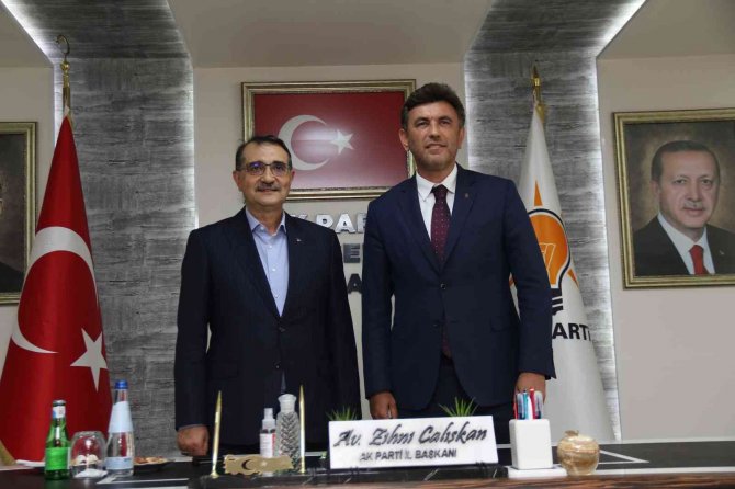 Enerji Ve Tabii Kaynaklar Bakanı Dönmez Ak Parti Eskişehir İ̇l Başkanlığı’nı Ziyaret Etti