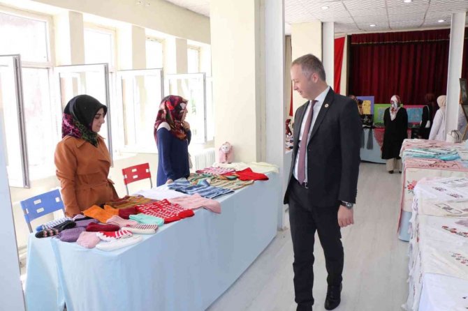 Hizan’da Yılsonu Sergisi