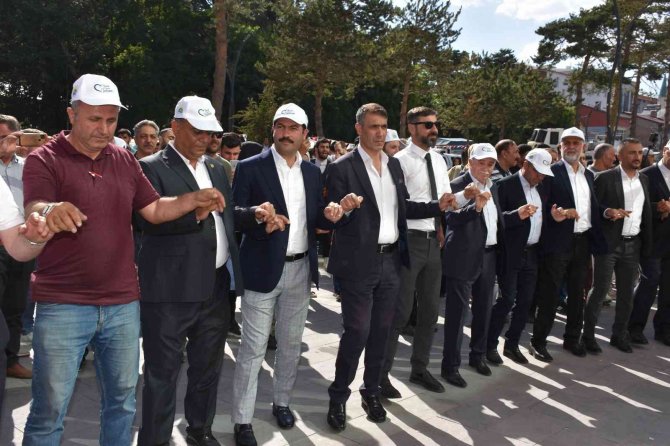 “Tatvan Doğu Anadolu Fuarı Kültür Ve Sanat Festivali” Kortej Yürüyüşüyle Başladı