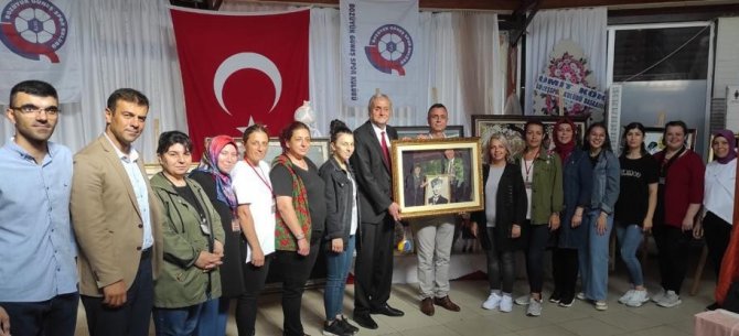 Başkan Bakkalcıoğlu Yıl Sonu Sergisini Ziyaret Etti