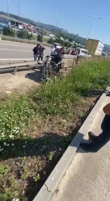 Bursa Otobanında Feci Kaza: 2 Yaralı