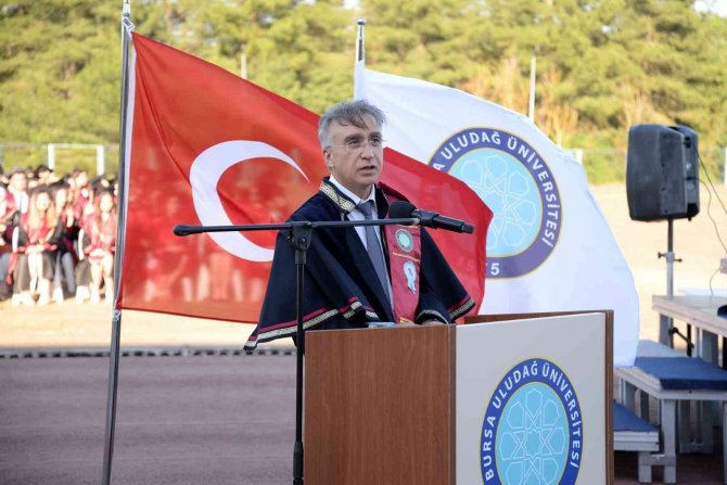 Bursa’da Veterinerlerden Coşkulu Mezuniyet