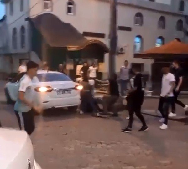 Bursa’da 16 Yaşındaki Genç, 18 Yaşındaki Genci Bıçakladı