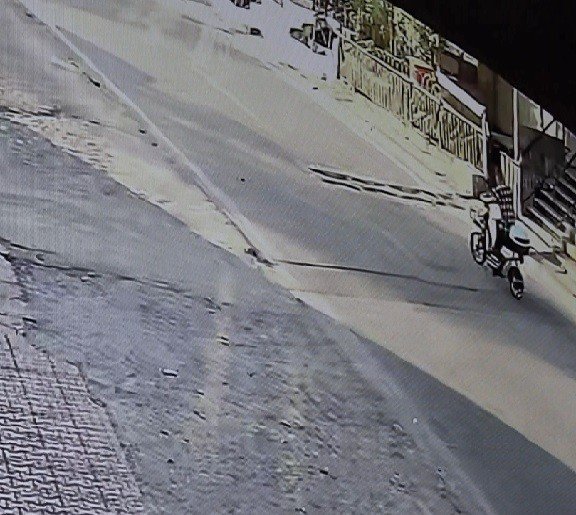 6 Kilometrelik Yolu Yürümemek İçin Aldığı Elektrikli Bisikleti Çalındı.. O Anlar Kamerada