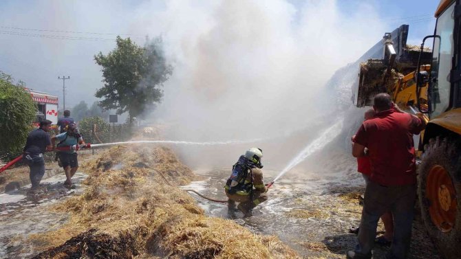 Çanakkale’de 20 Ton Saman Küle Döndü