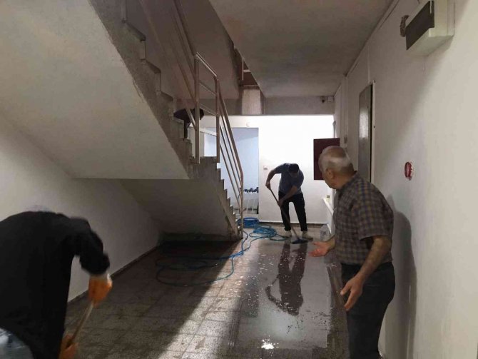Boşanma Aşamasındaki Eşini Öldürüp İntihar Etti