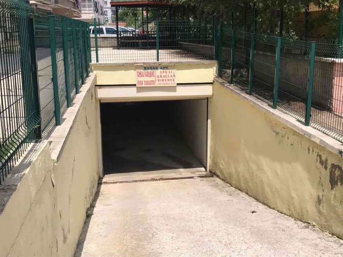 Boşanma Aşamasındaki Eşini Öldürüp İntihar Etti