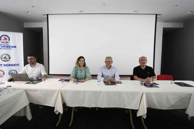 Meclisleri Kurulan Muhtarlar Bir Araya Geldi