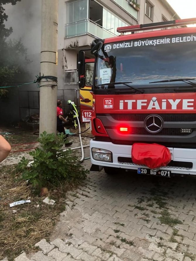 Vatandaşın Hortumla Müdahalesi Apartmanı Yanmaktan Kurtardı