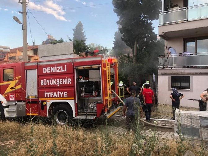 Vatandaşın Hortumla Müdahalesi Apartmanı Yanmaktan Kurtardı