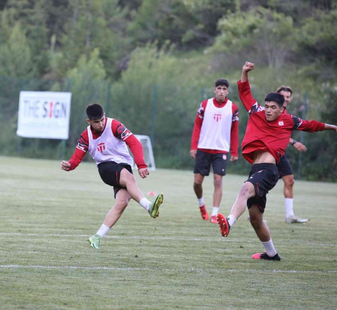 Sivasspor Günü Çift İdmanla Tamamladı