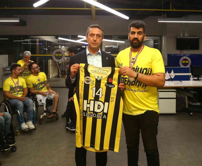 Ali Koç, Fenerbahçe Tekerlekli Sandalye Basketbol Takımı’yla Bir Araya Geldi