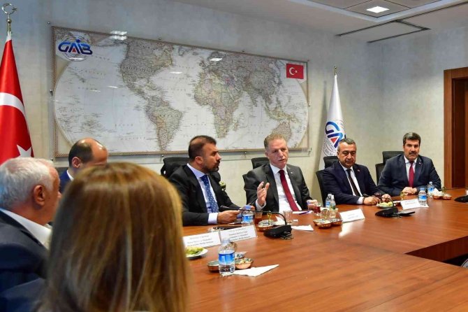 Vali Gül İ̇hracatçılarla Gündemi Değerlendirdi