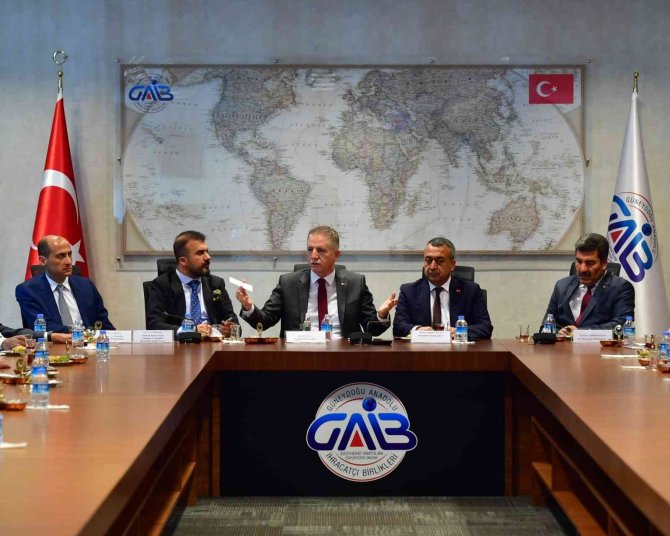 Vali Gül İ̇hracatçılarla Gündemi Değerlendirdi