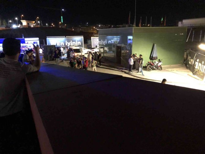 Gece Kulübüne Rezervasyonsuz Gelen Grup Dehşet Saçtı: 2’si Ağır 4 Yaralı