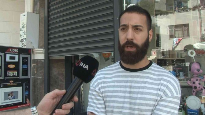 Gaziosmanpaşa’da Arsız Hırsızlardan Vatandaşlara Satırlı Tehdit: O Anlar Kamerada