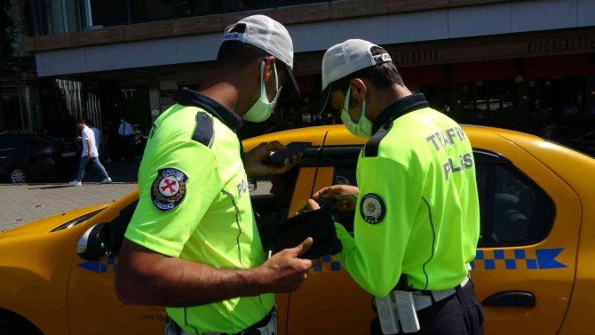 Taksimde Kurallara Uymayan Taksicilere Ceza Yağdı