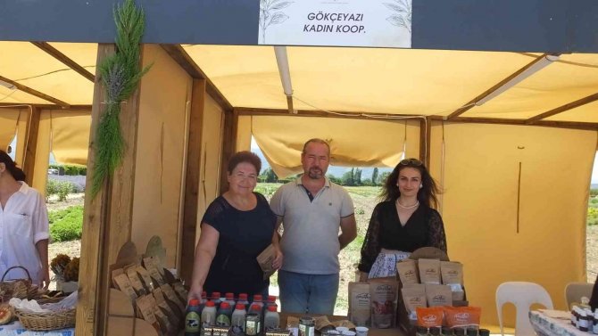 İ̇vrindili Kadınlar Festivalde Ürünlerini Tanıttı