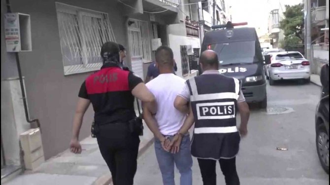 İ̇zmir’de Haklarında Yakalama Emri Olan 25 Suçluya Operasyon